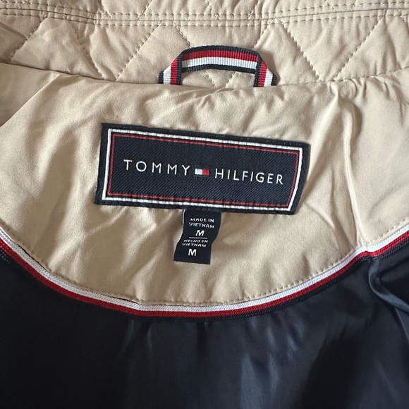 TOMMY HILFIGER. Women’s quilted jacket. Great condition. No holes. Snaps intact. - Picture 4 of 4